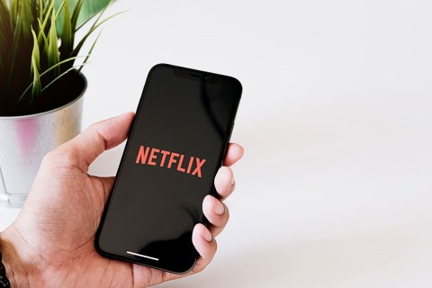 Как изменить язык на Netflix на iPhone
