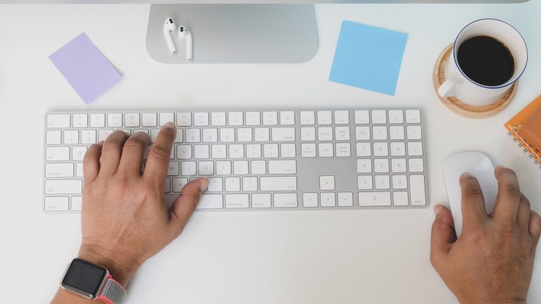 Как подключить Magic Keyboard к Mac, iPhone и iPad