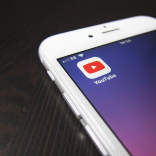 Как слушать YouTube с выключенным экраном на iPhone и Android