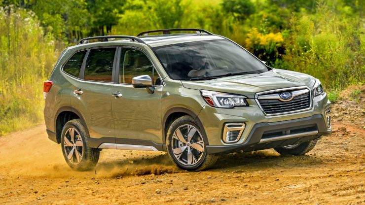 Теглич за Subaru Forester: нюанси на избор и монтаж