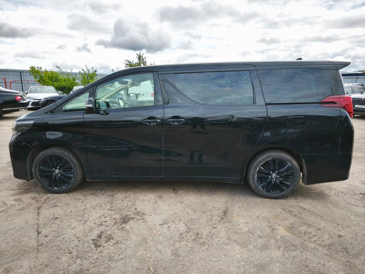 Toyota ALPHARD Executive Lounge