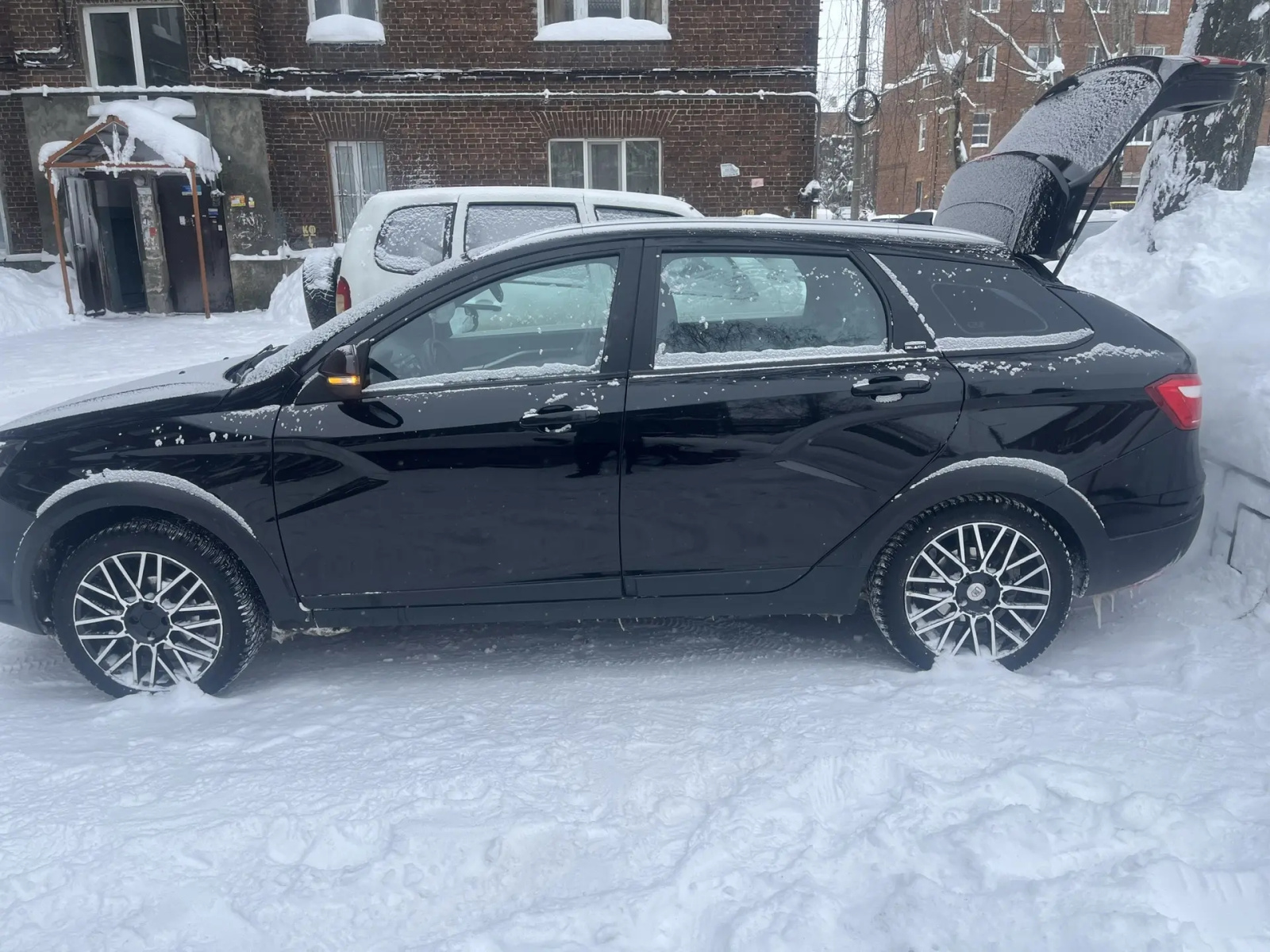 LADA VESTA SW Cross BLACK