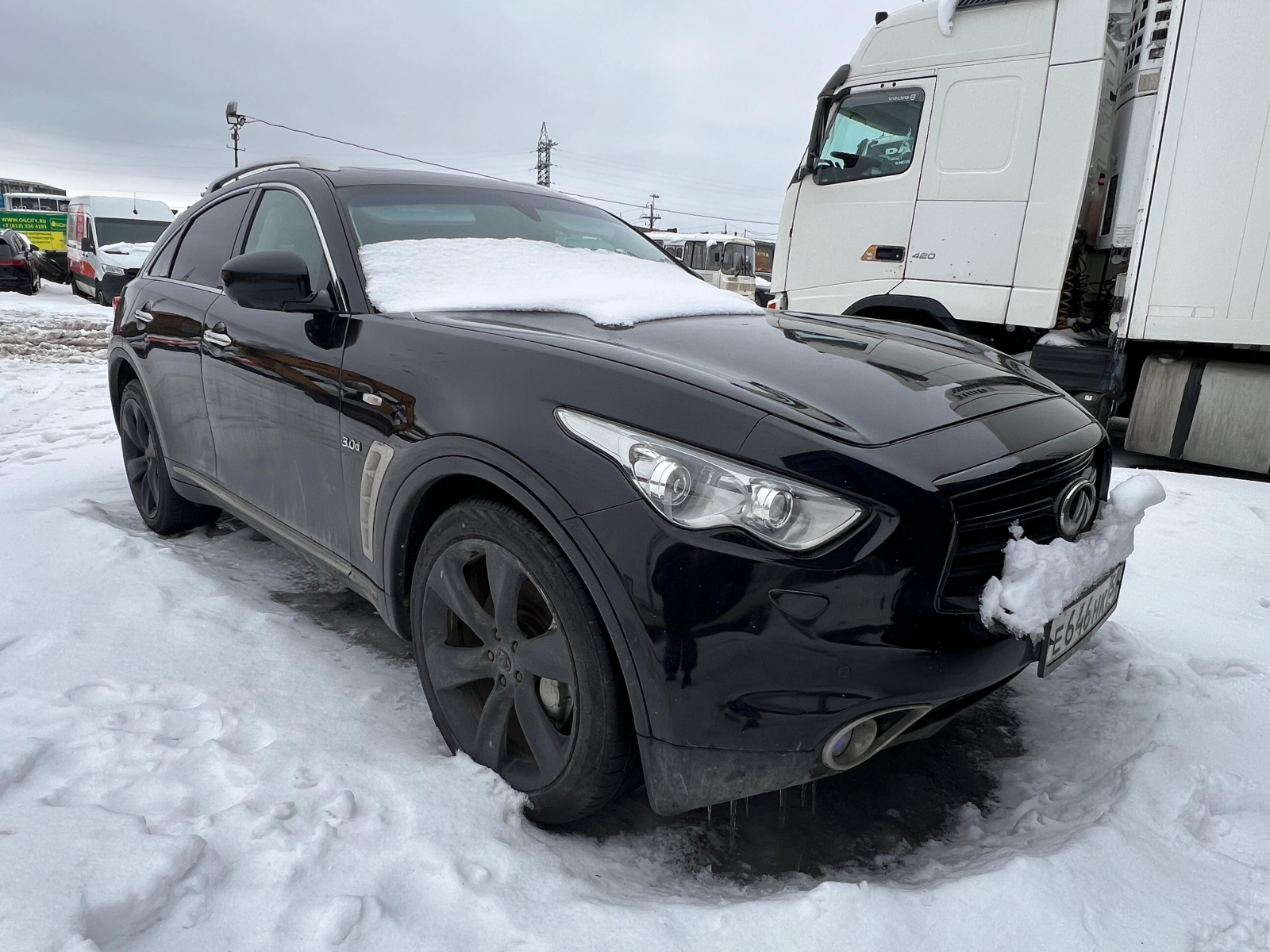 Infiniti QX70 - фото 2