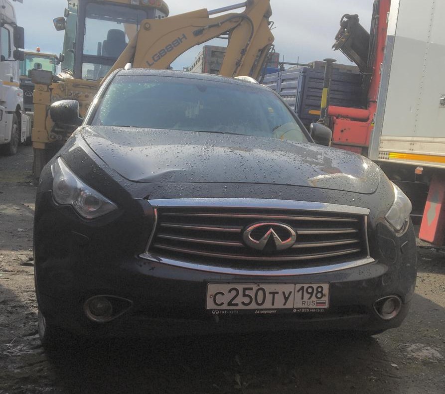 Infiniti QX70 - фото 1