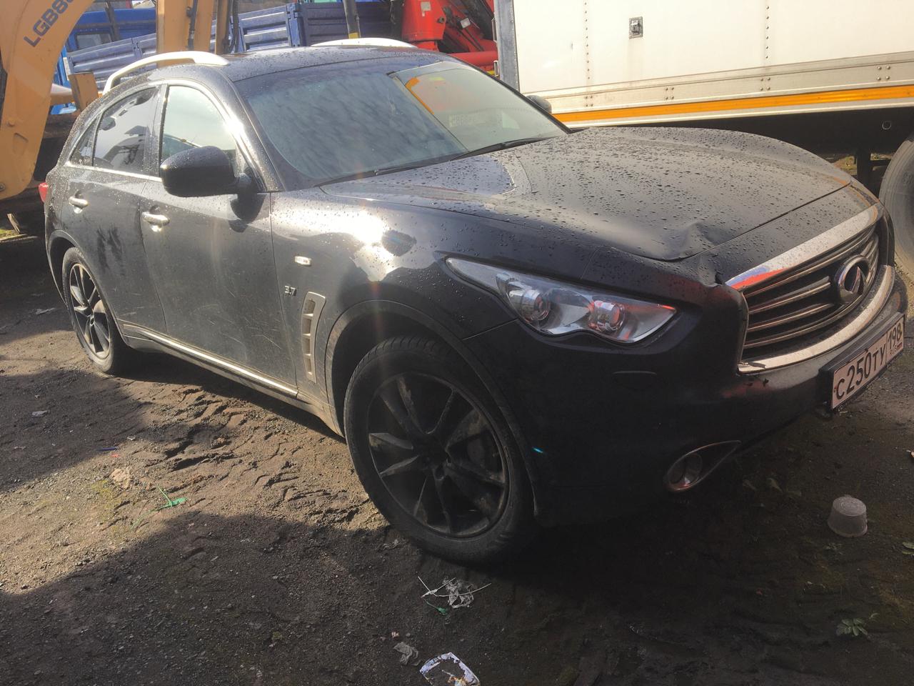 Infiniti QX70 - фото 2