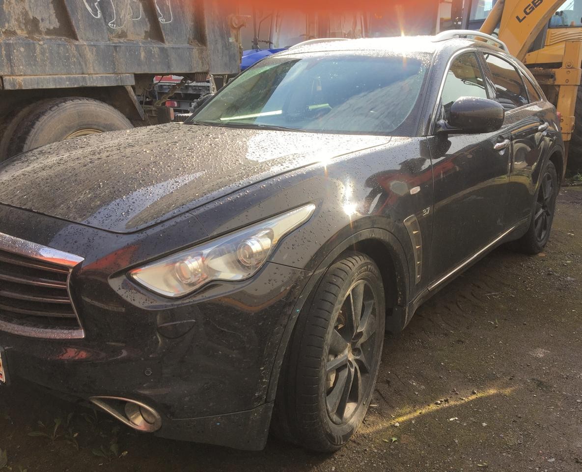 Infiniti QX70 - фото 3