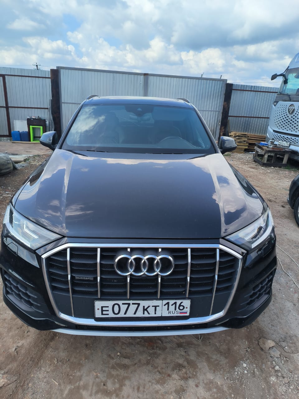 Audi Q7 - фото 1