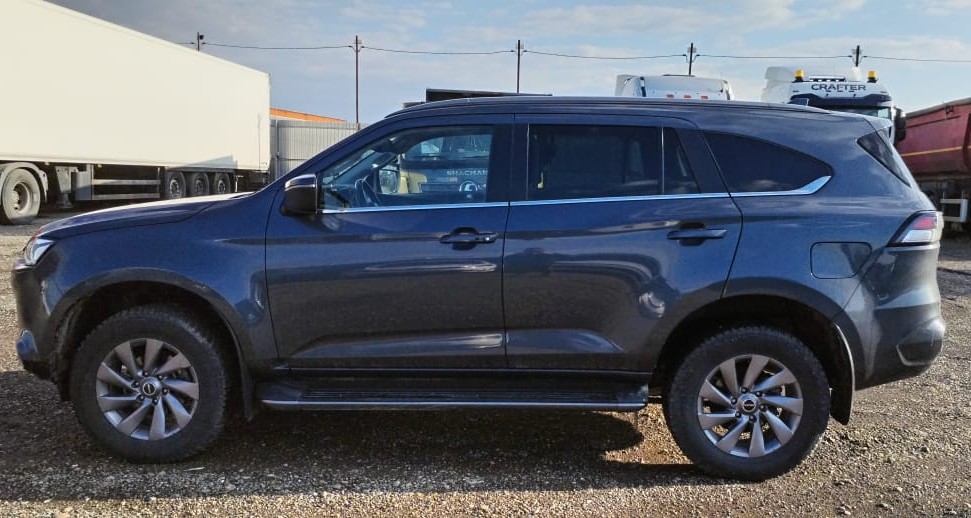 Isuzu MU-X - фото 2