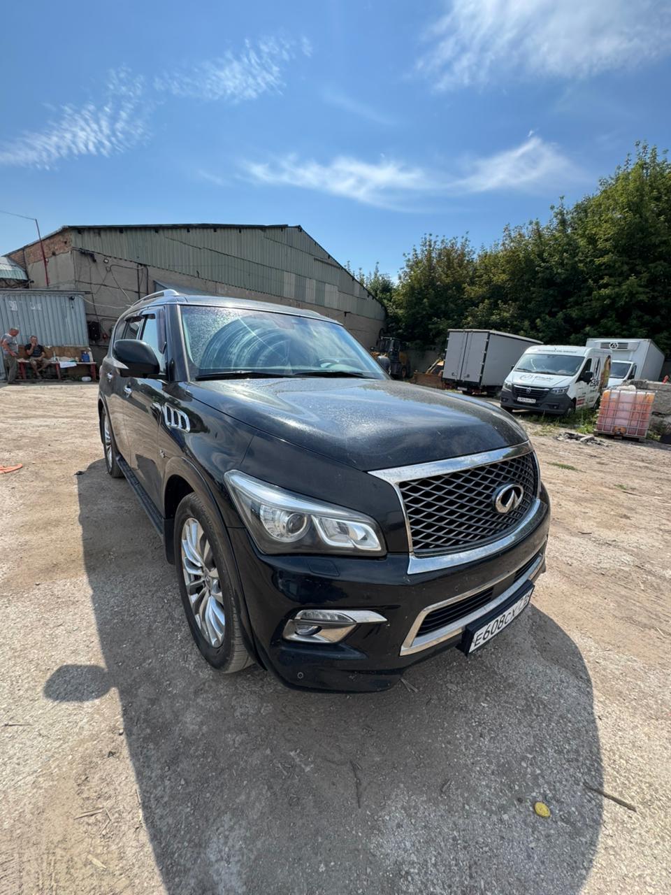 Infiniti QX80 - фото 1