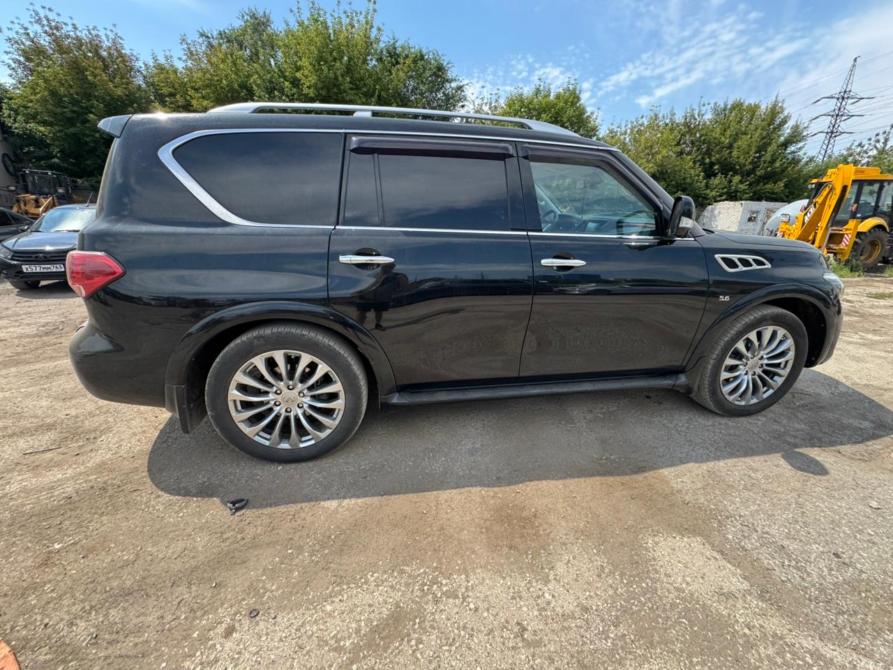 Infiniti QX80 - фото 3