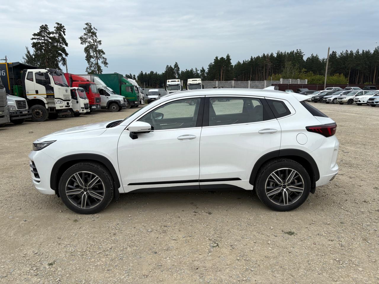 EXEED LX - фото 4