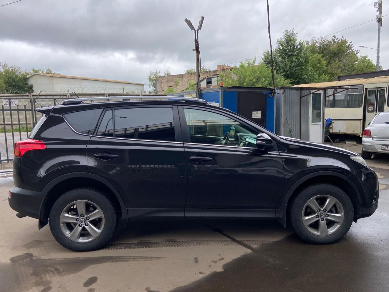 Toyota RAV4 - фото 2