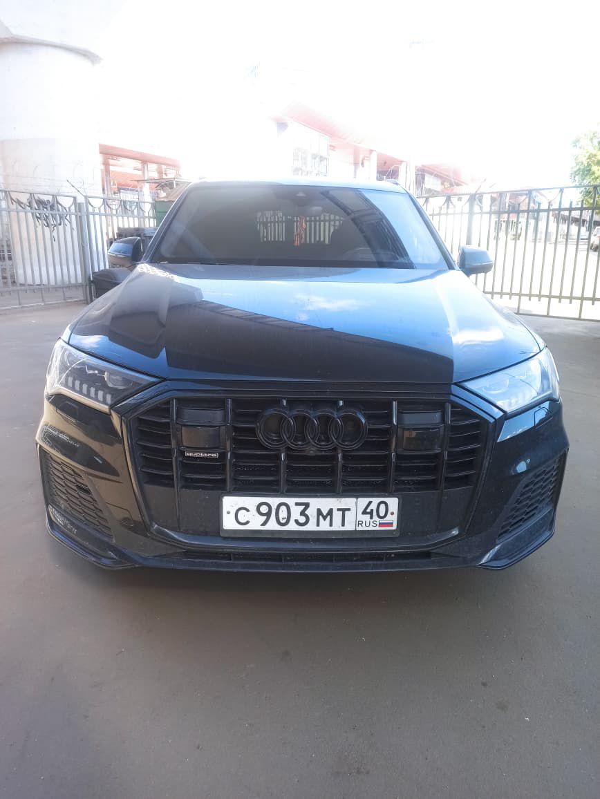 Audi Q7 - фото 1
