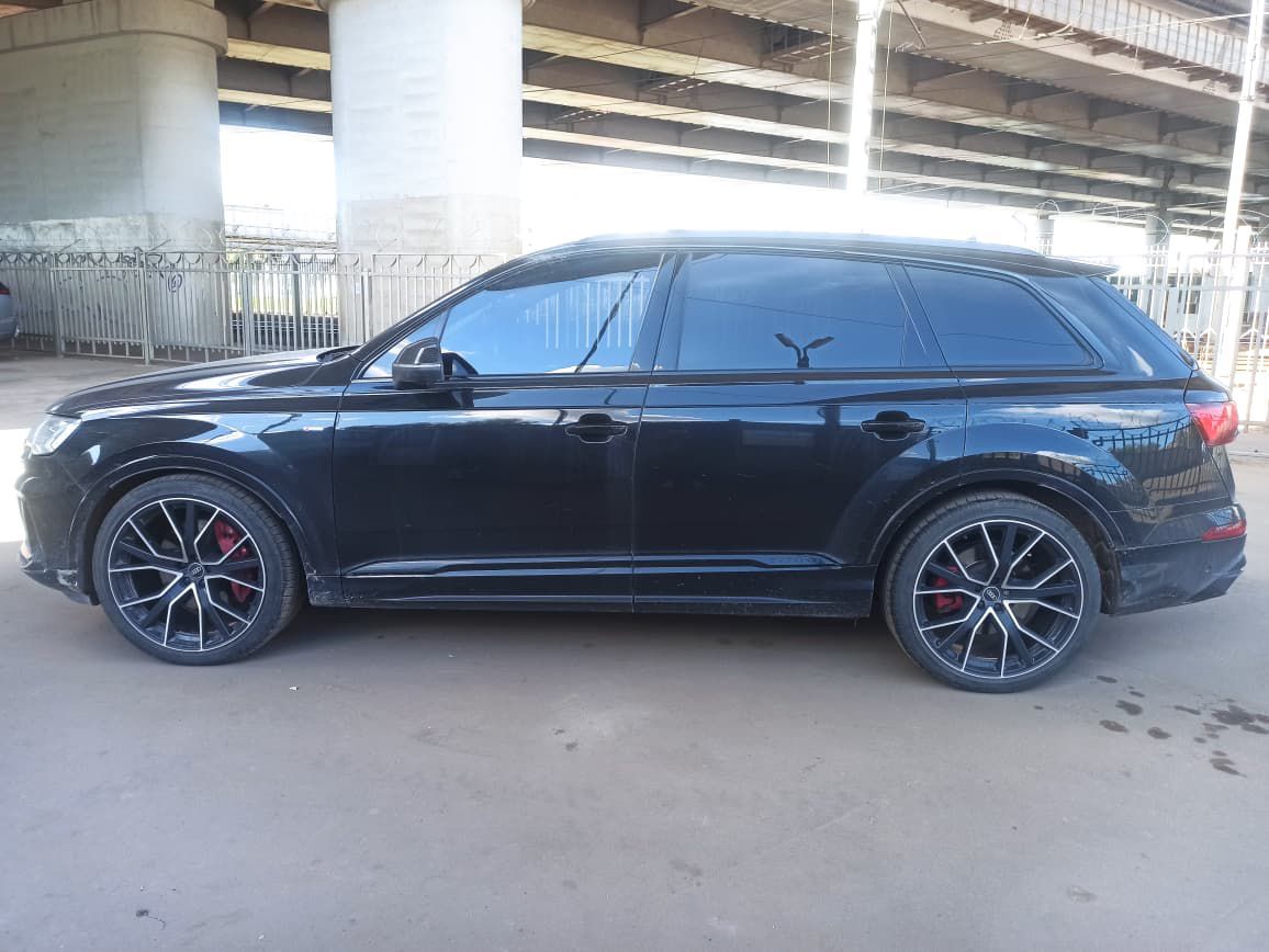 Audi Q7 - фото 2