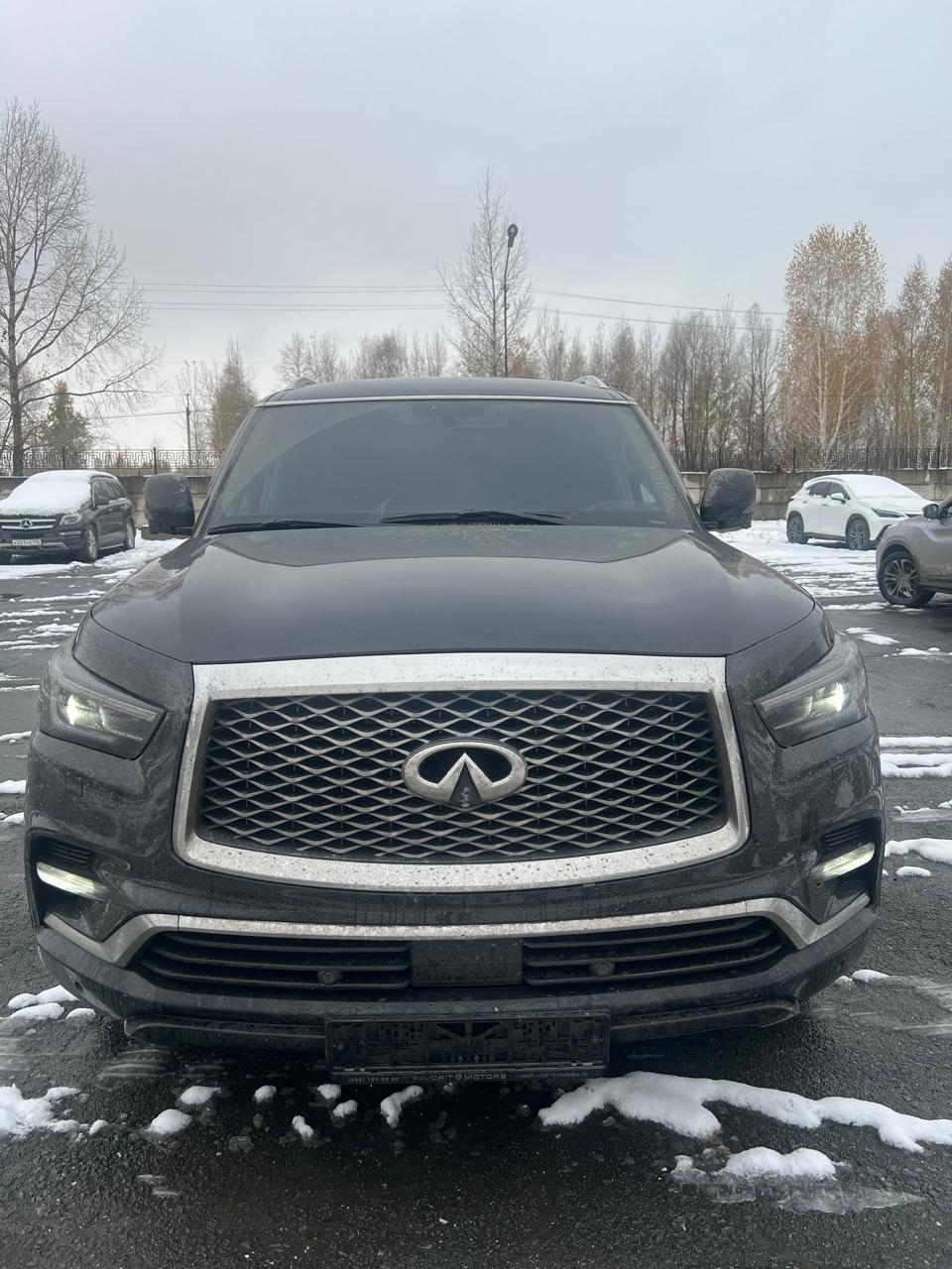 Infiniti QX80 - фото 1