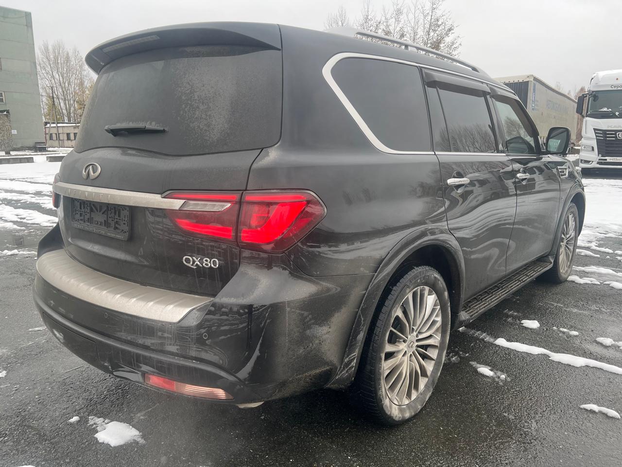 Infiniti QX80 - фото 5