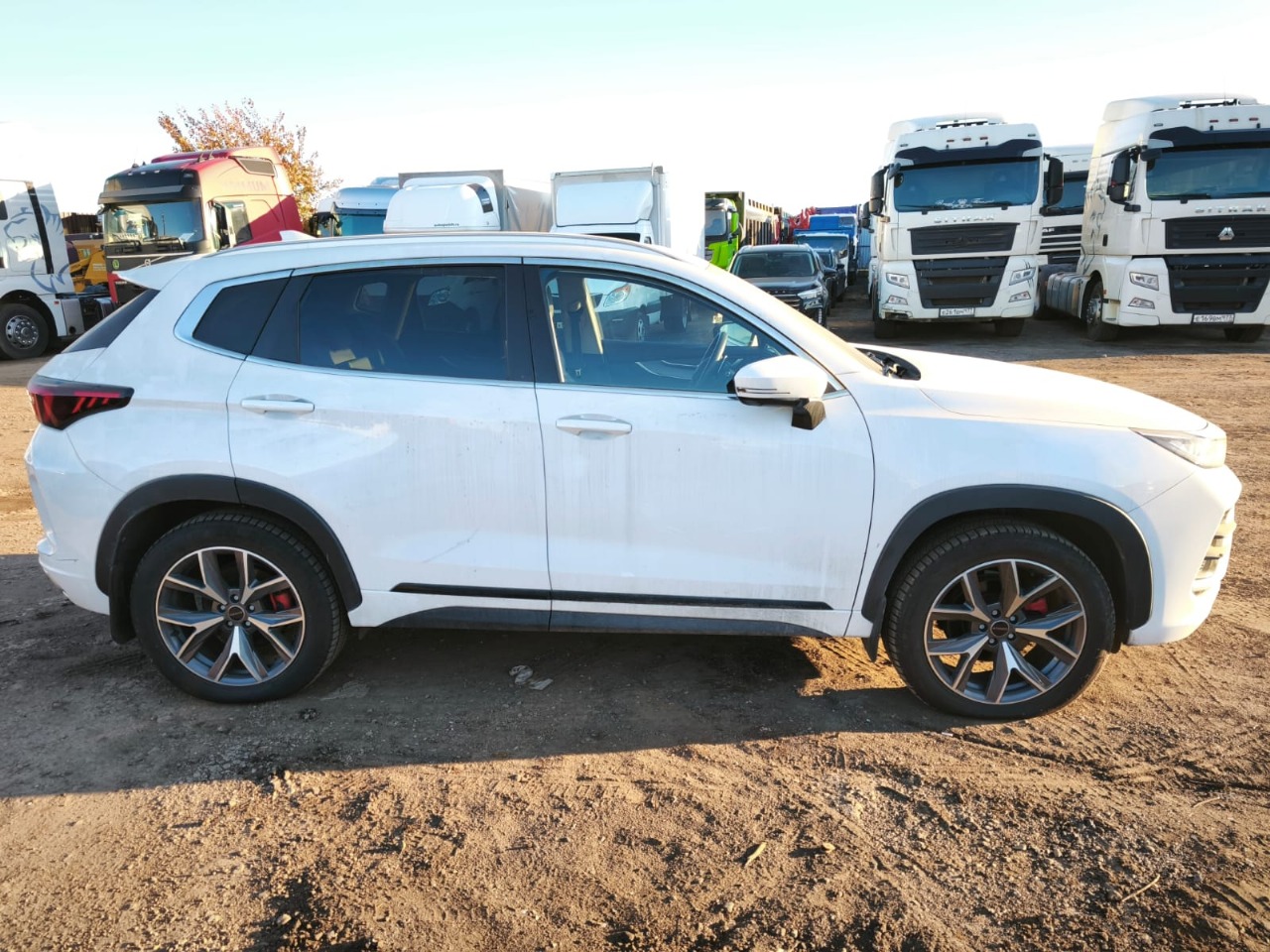 EXEED LX - фото 2