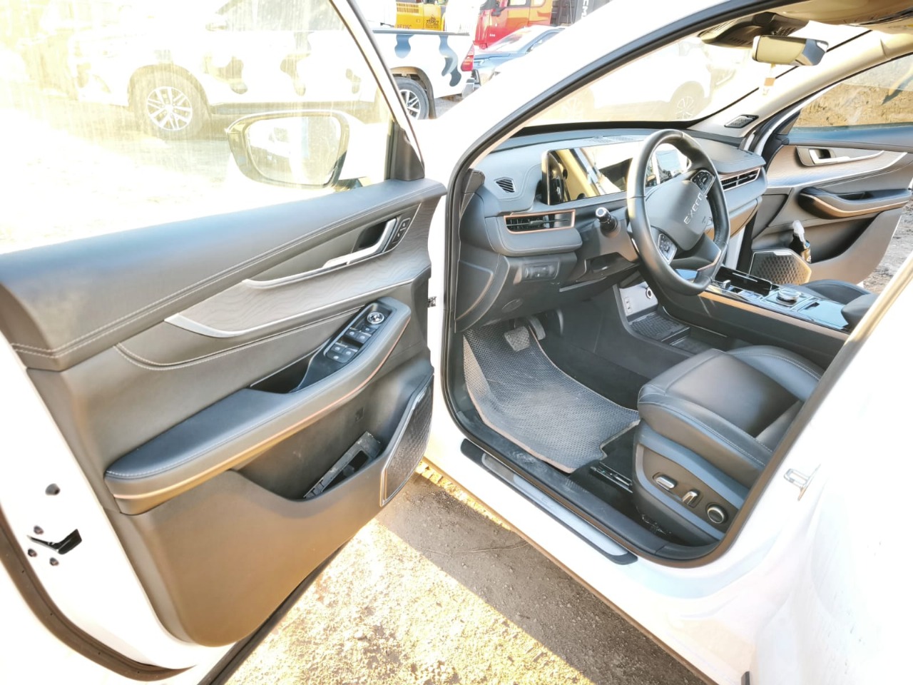 EXEED LX - фото 4