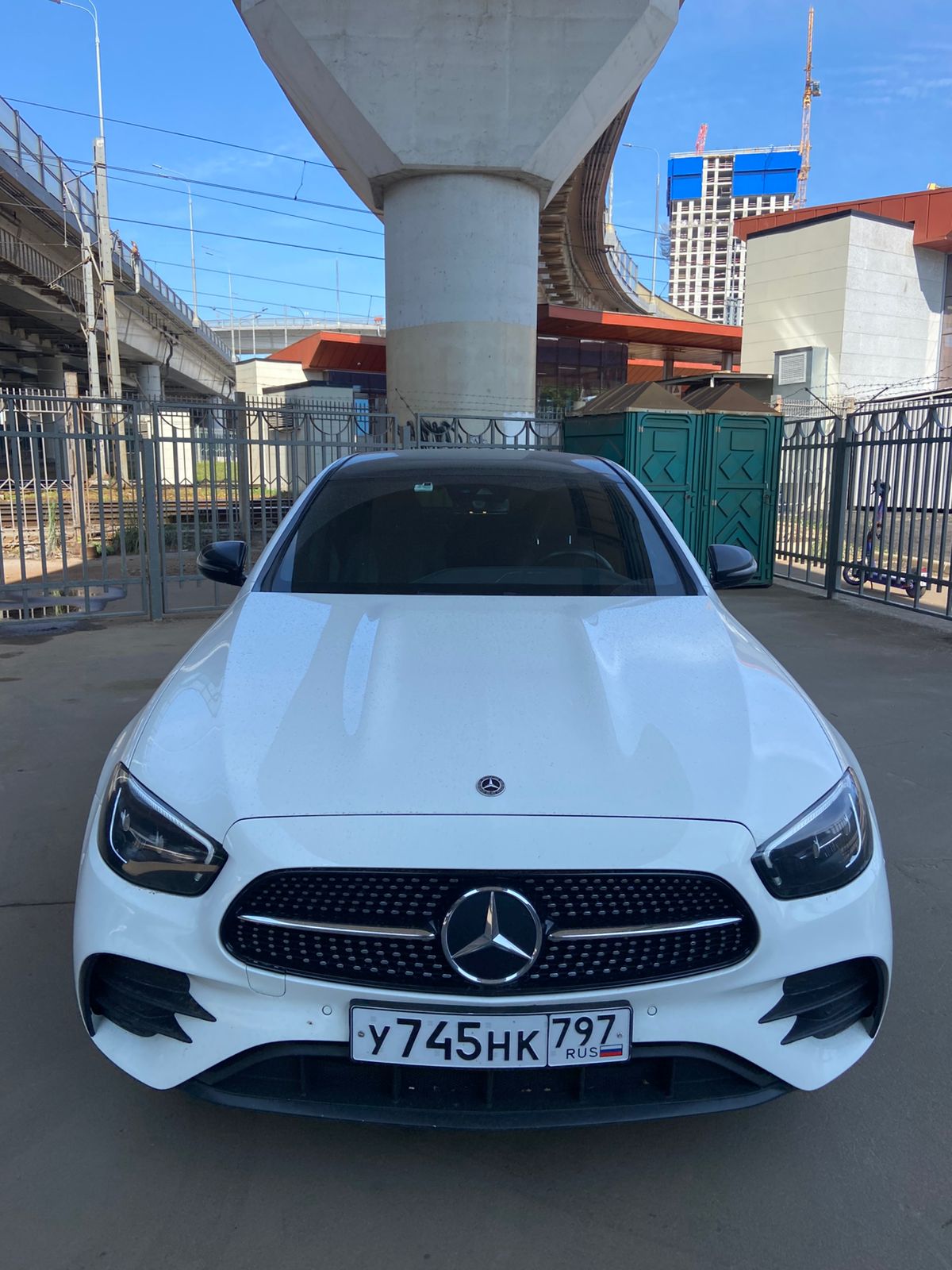 Mercedes-Benz E-CLASS - фото 1