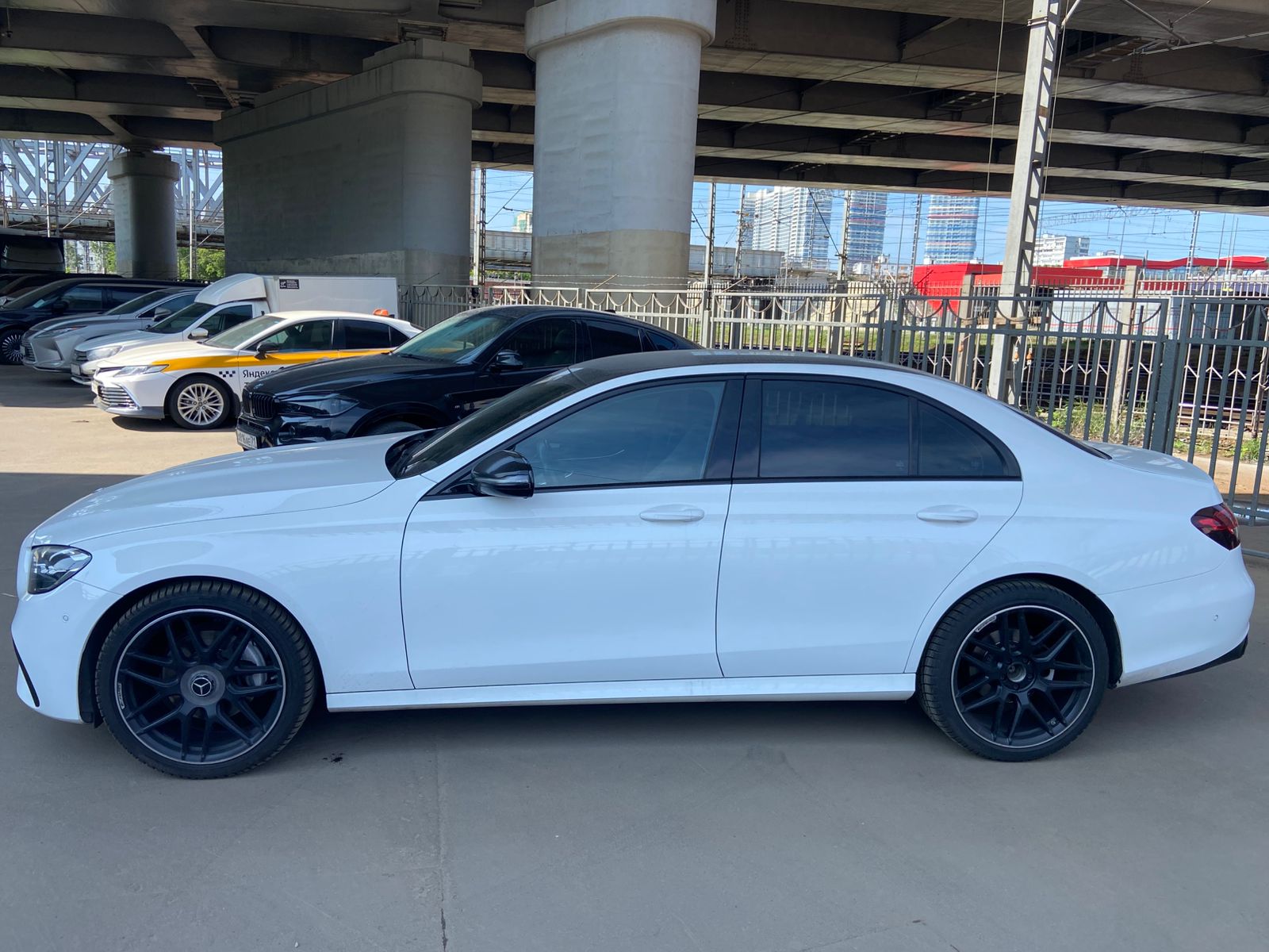 Mercedes-Benz E-CLASS - фото 3