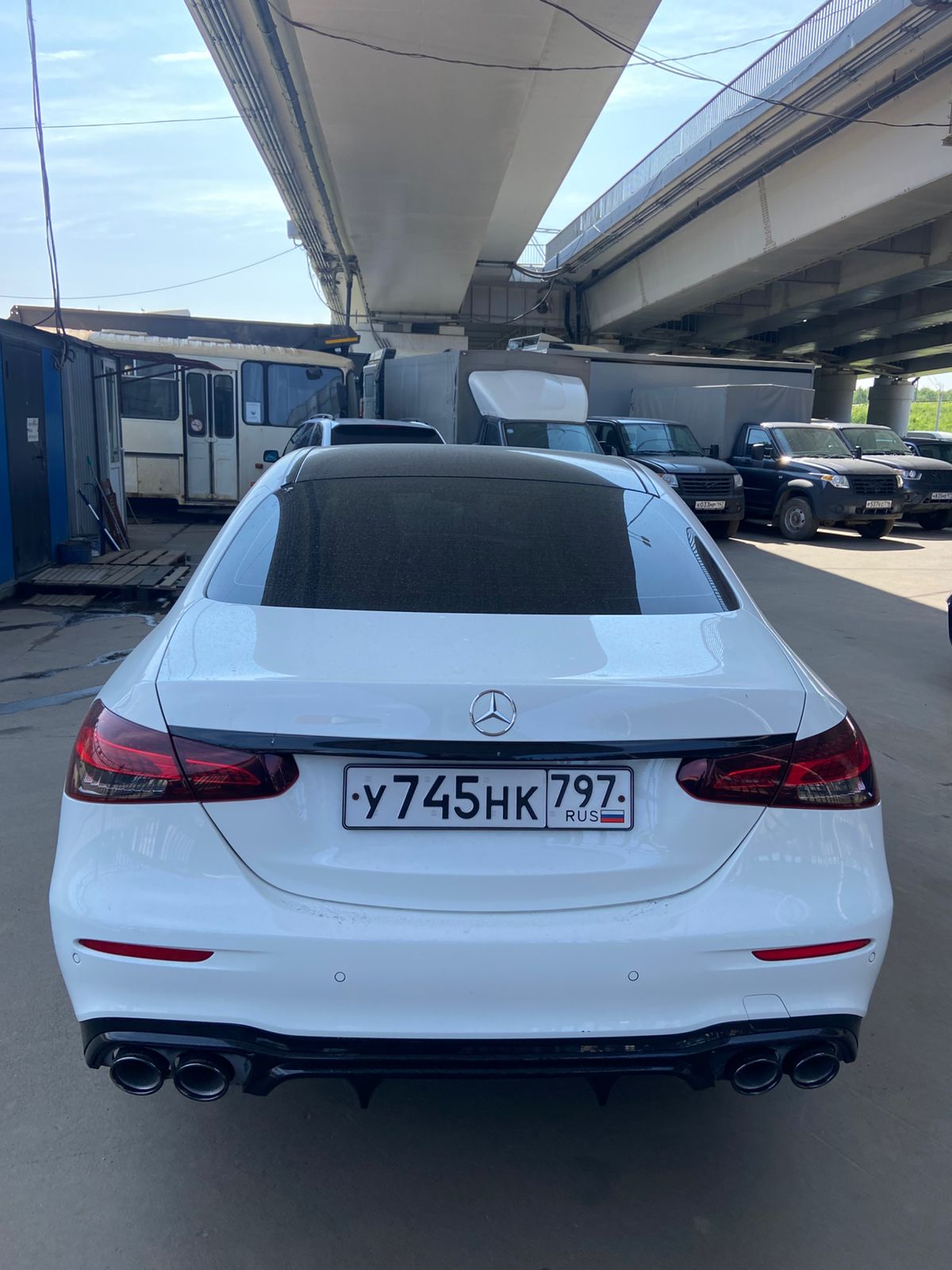 Mercedes-Benz E-CLASS - фото 4