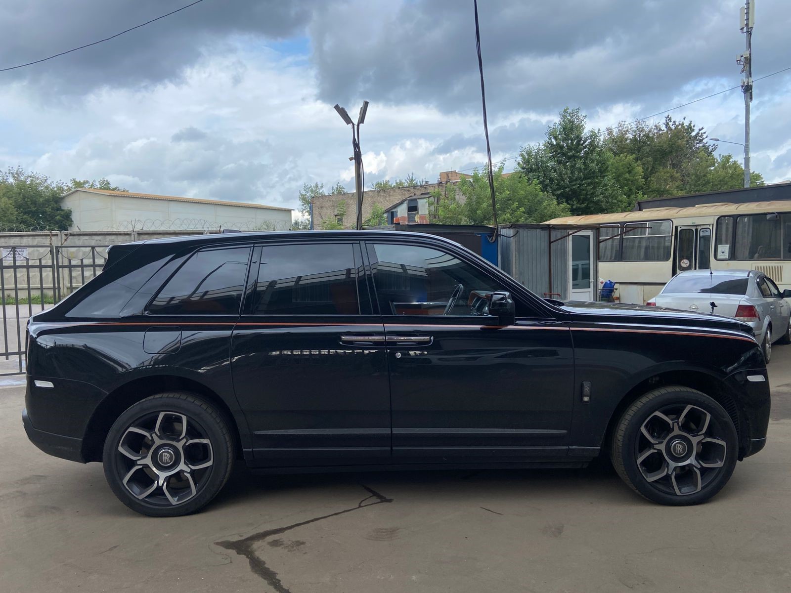 Rolls-Royce Cullinan - фото 2