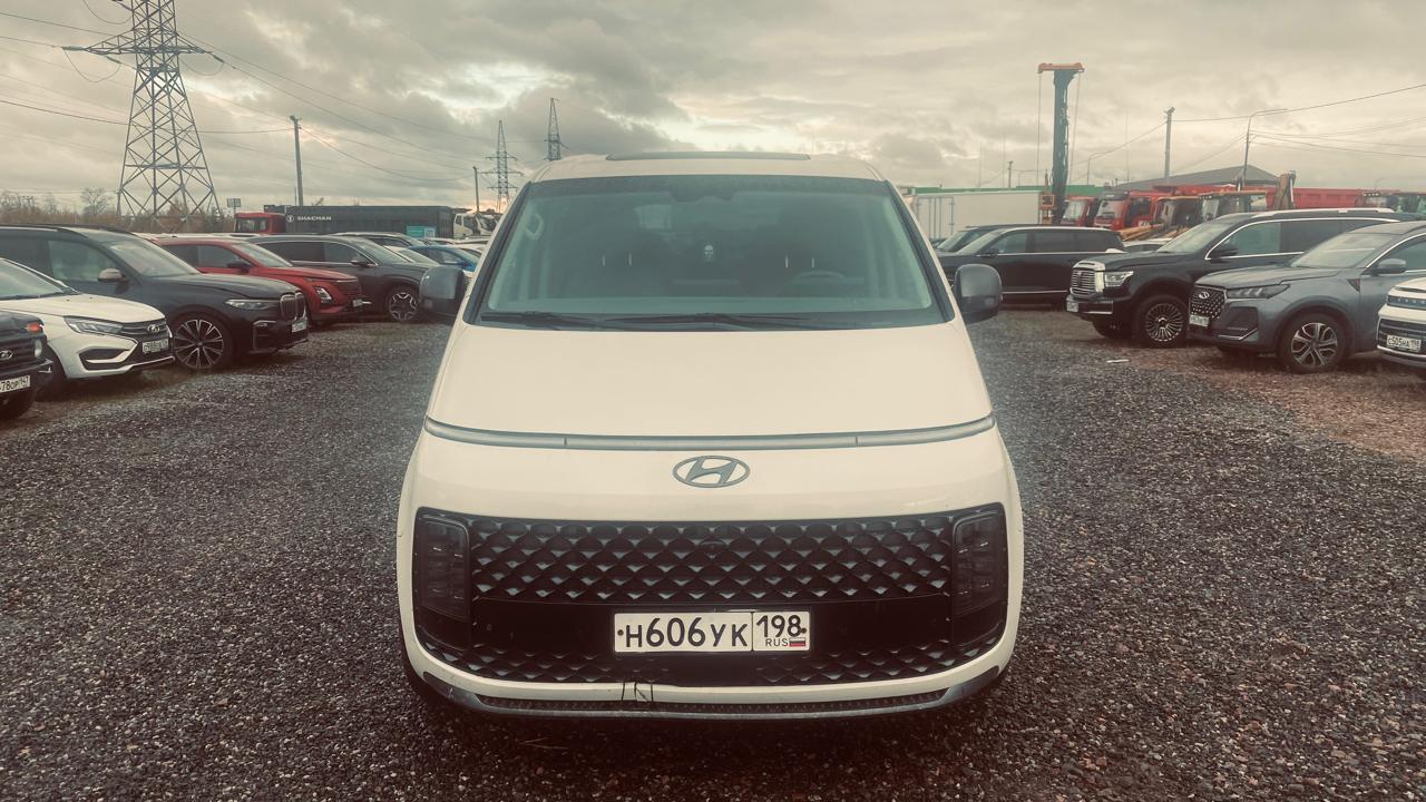Hyundai Staria - фото 1