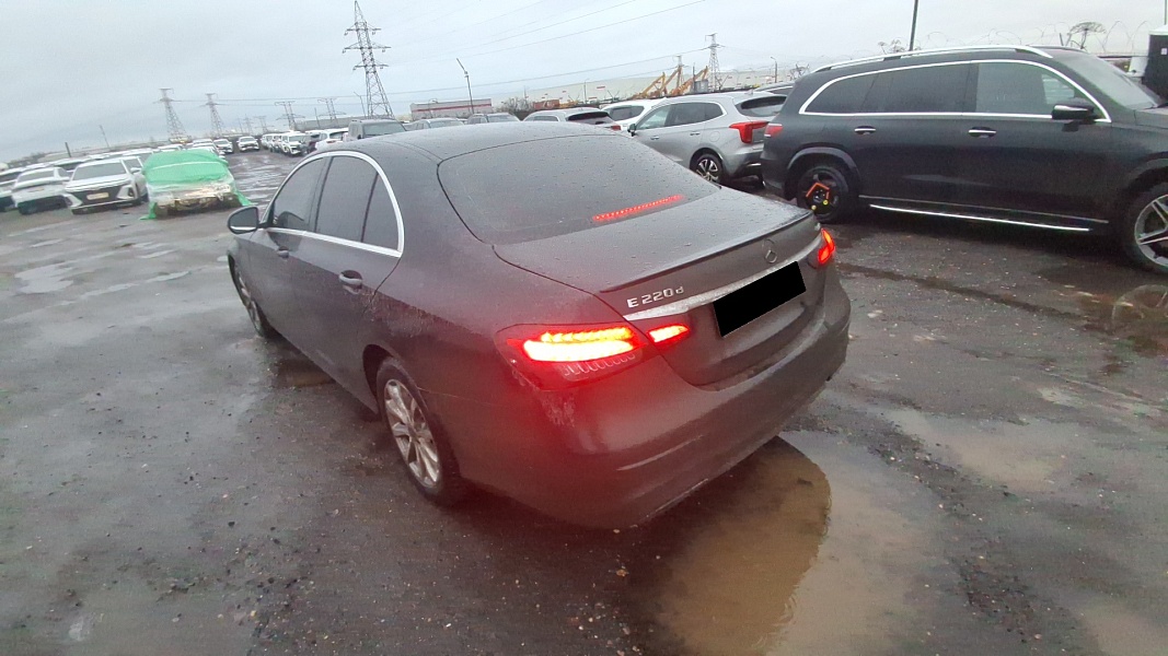 Mercedes-Benz E 220 D 4MATIC