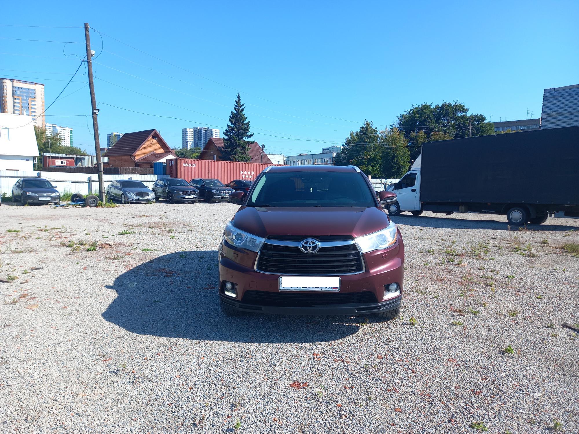 Toyota Highlander - фото 1