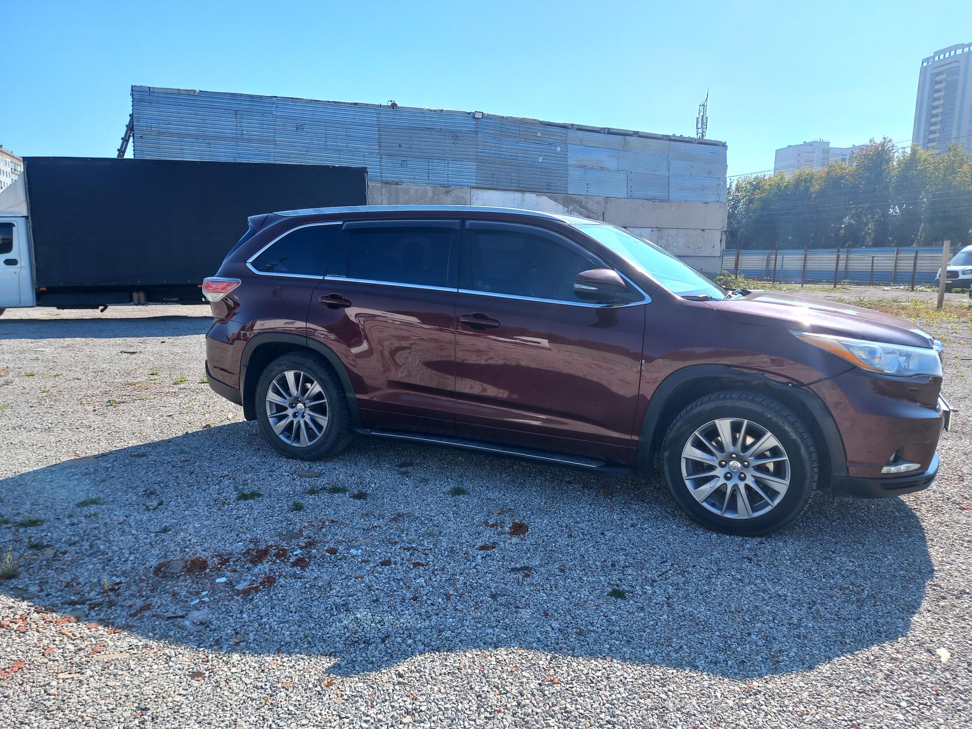 Toyota Highlander - фото 2