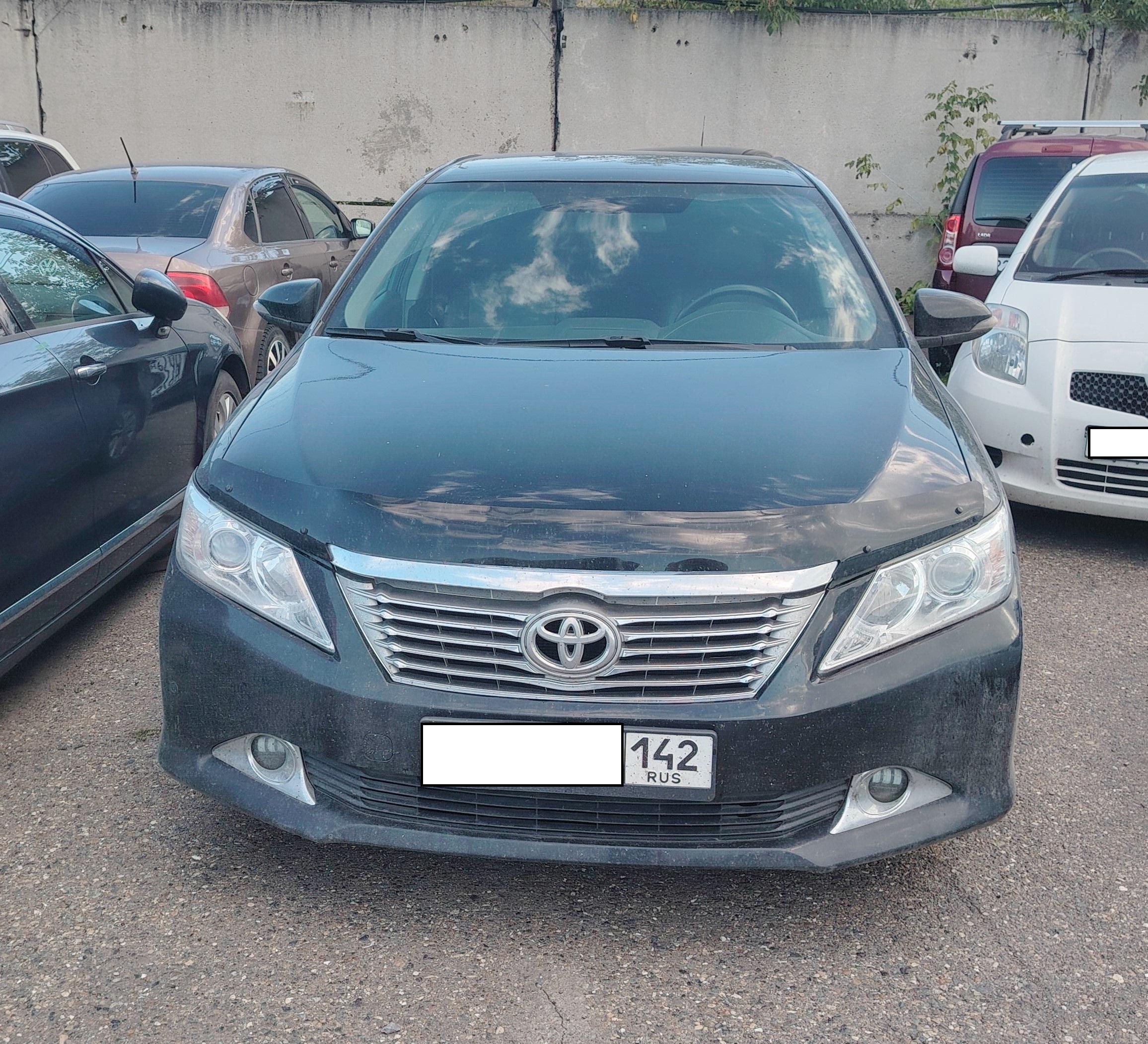 Toyota Camry - фото 1