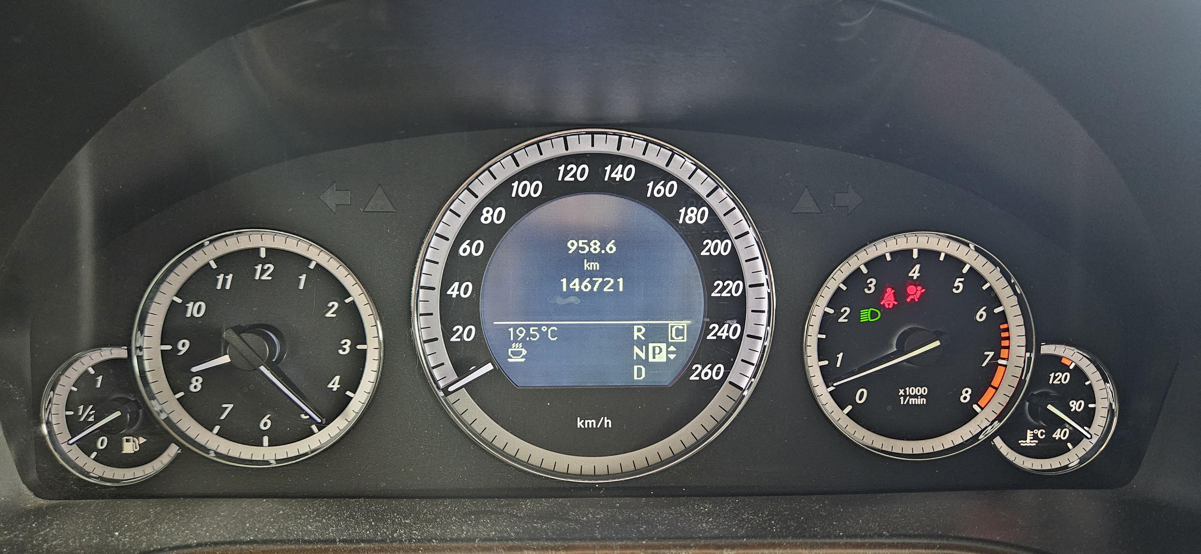 Mercedes-Benz E-Class - фото 8