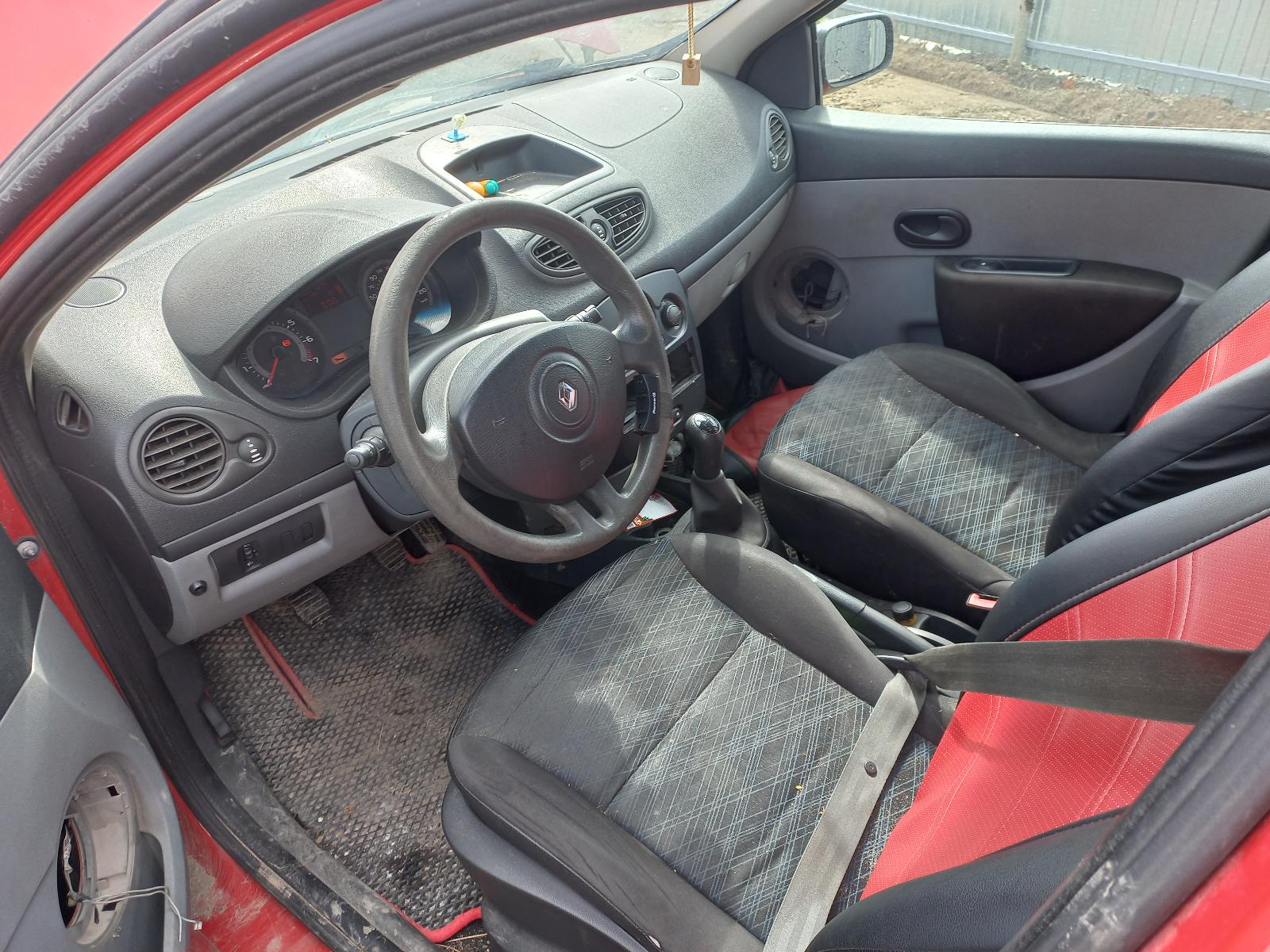 Renault Clio - фото 6