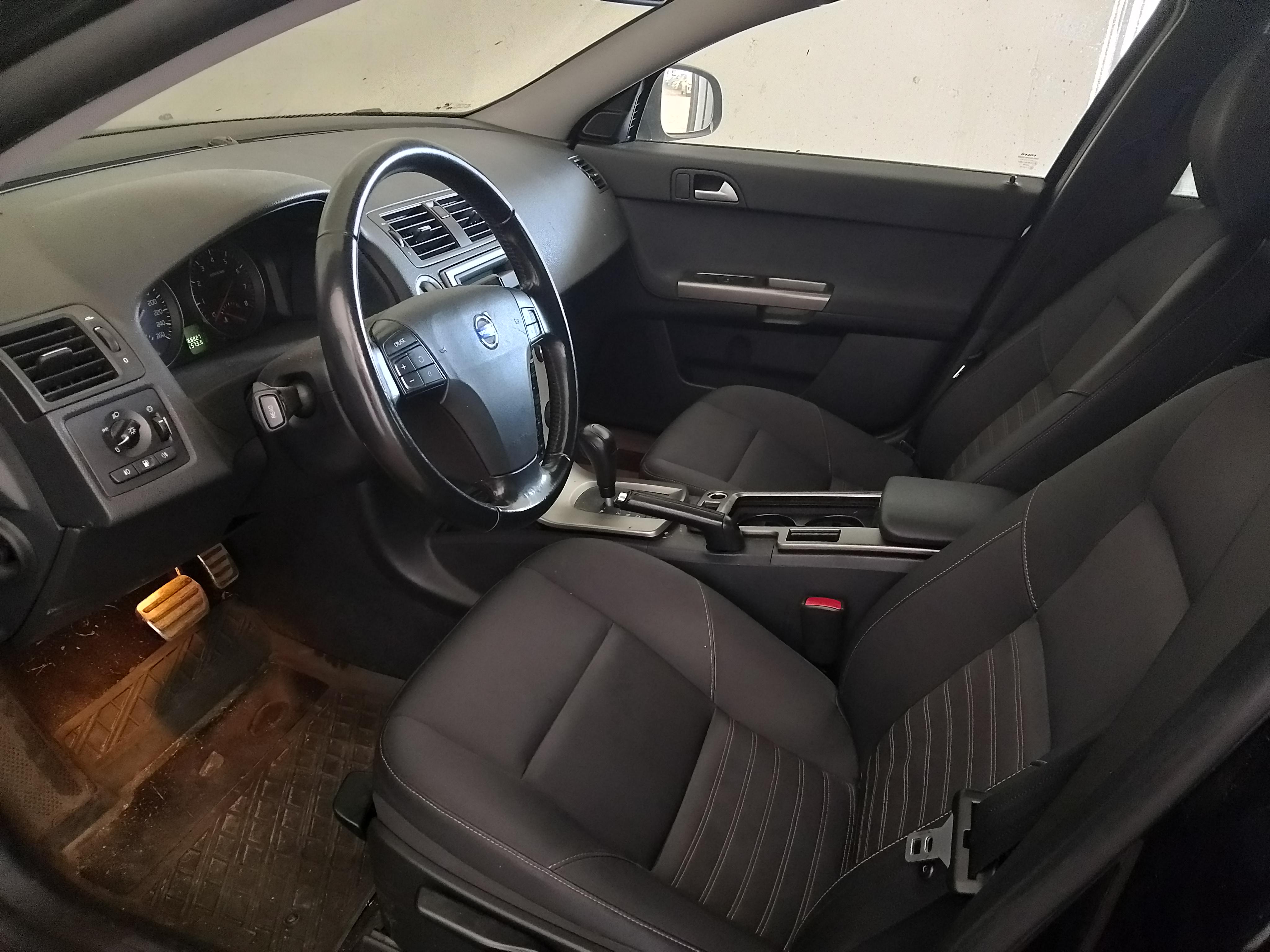 Volvo S40 - фото 5