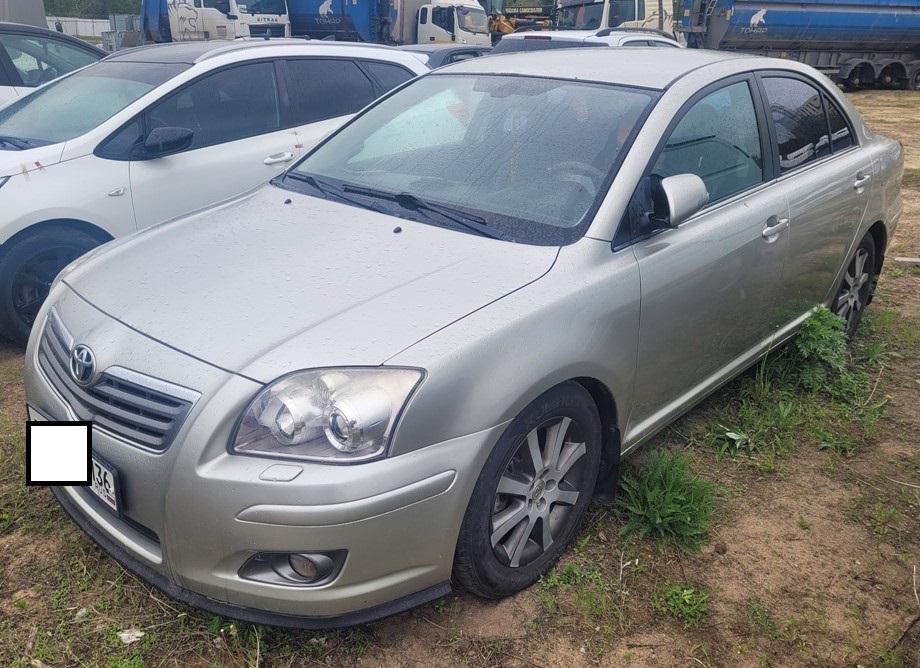 Toyota Avensis - фото 1