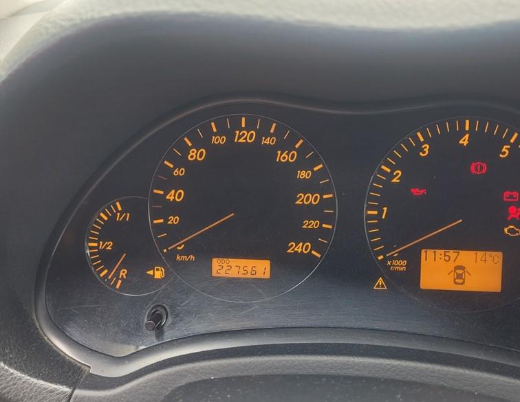 Toyota Avensis - фото 5
