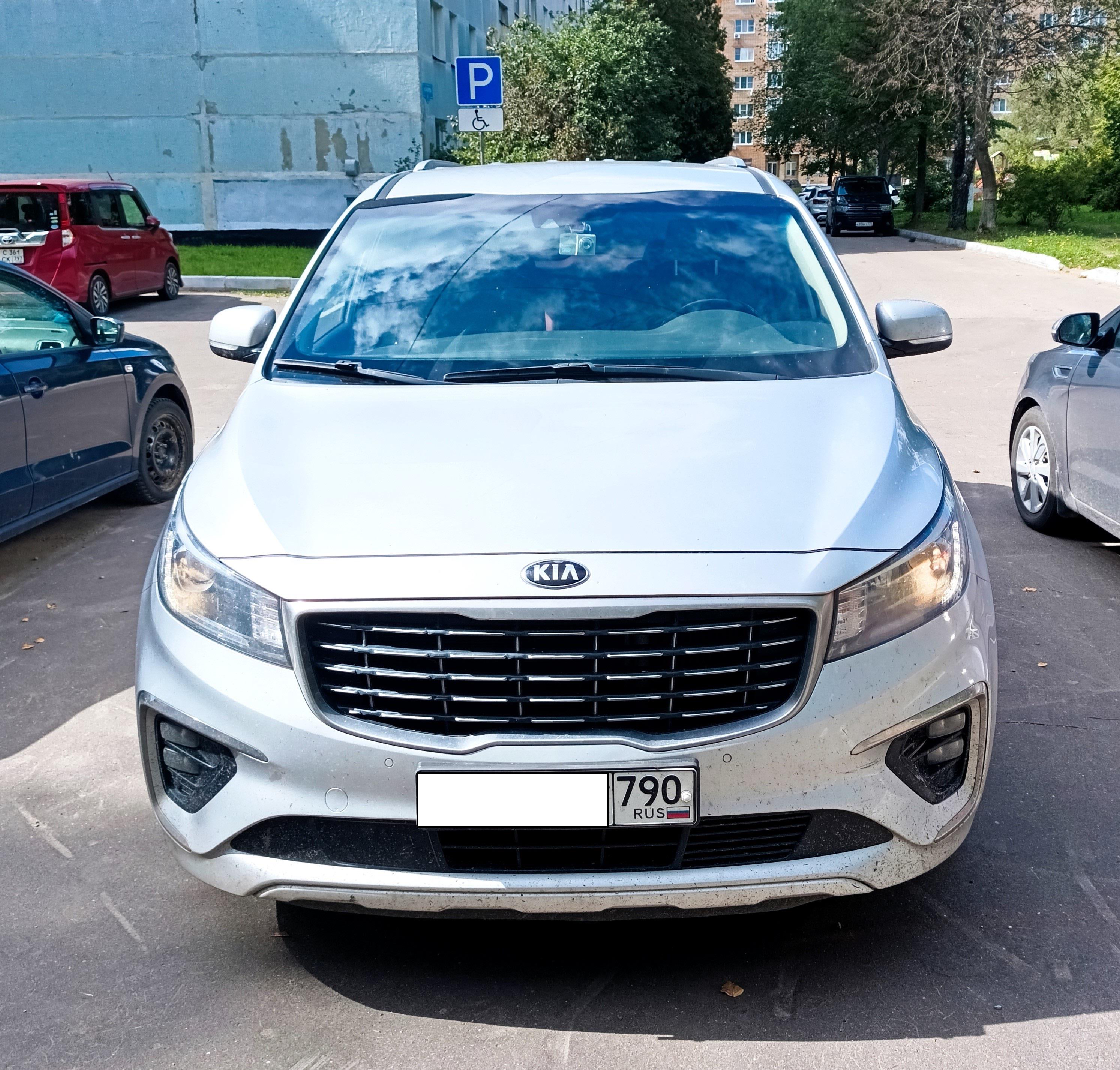 Kia Carnival - фото 1