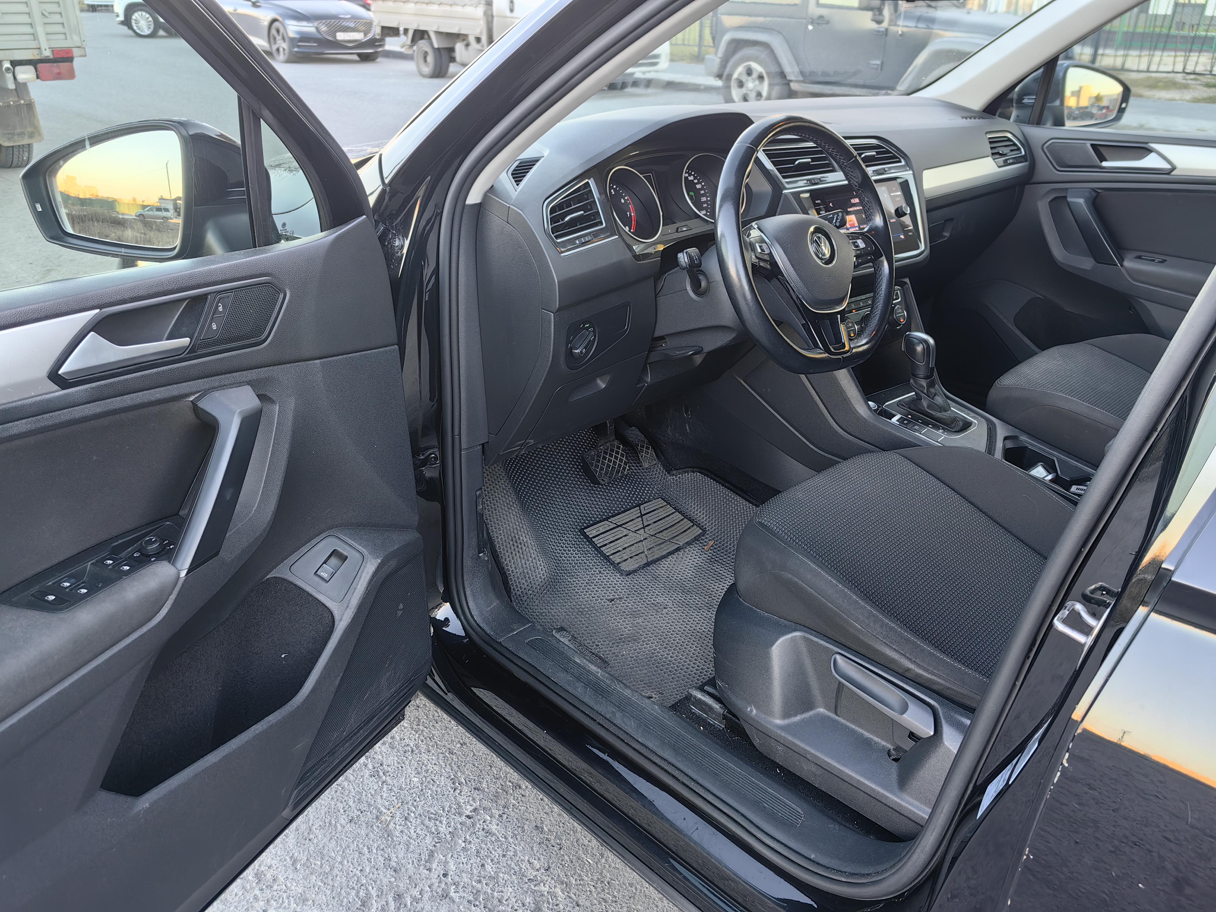 Volkswagen Tiguan - фото 8