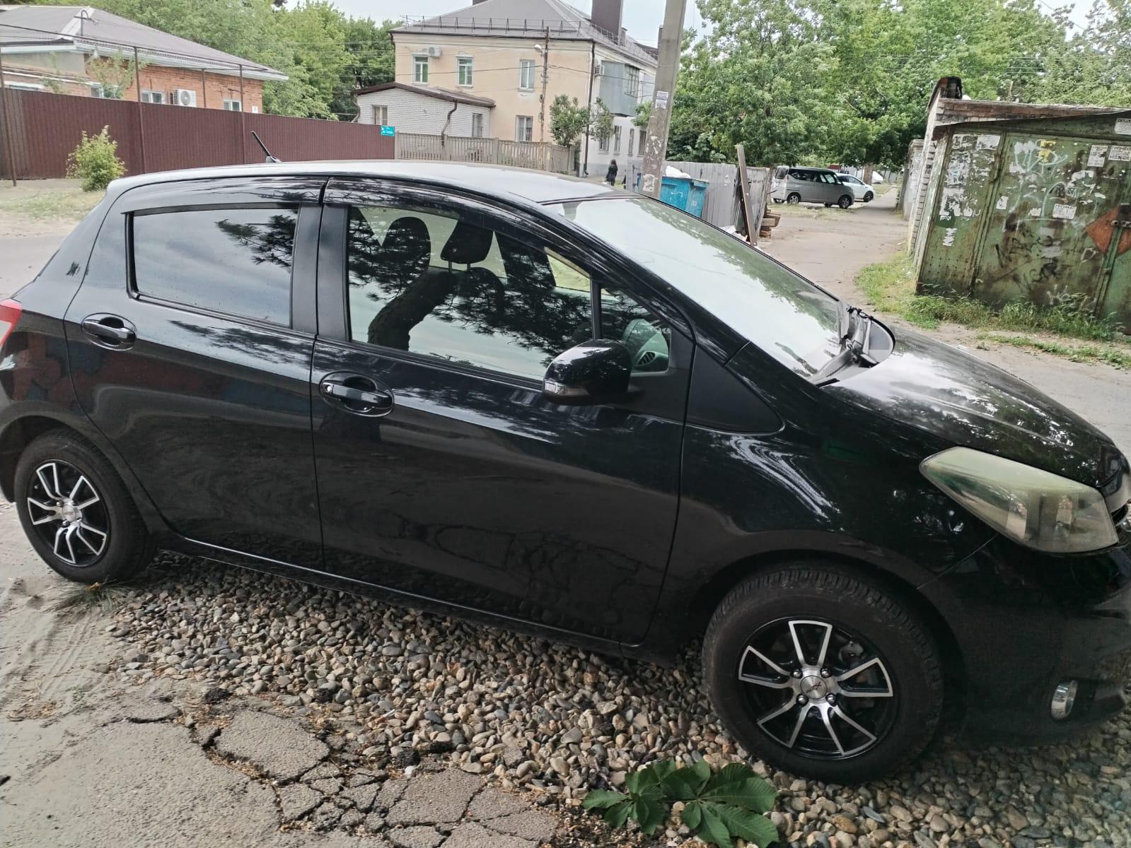 Toyota Vitz - фото 2