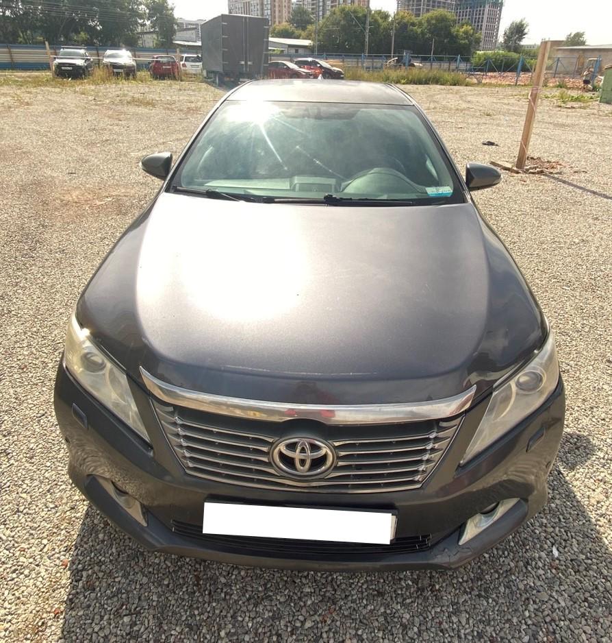 Toyota Camry - фото 1