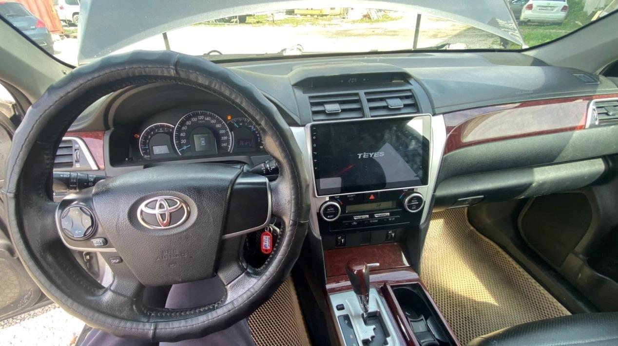 Toyota Camry - фото 4