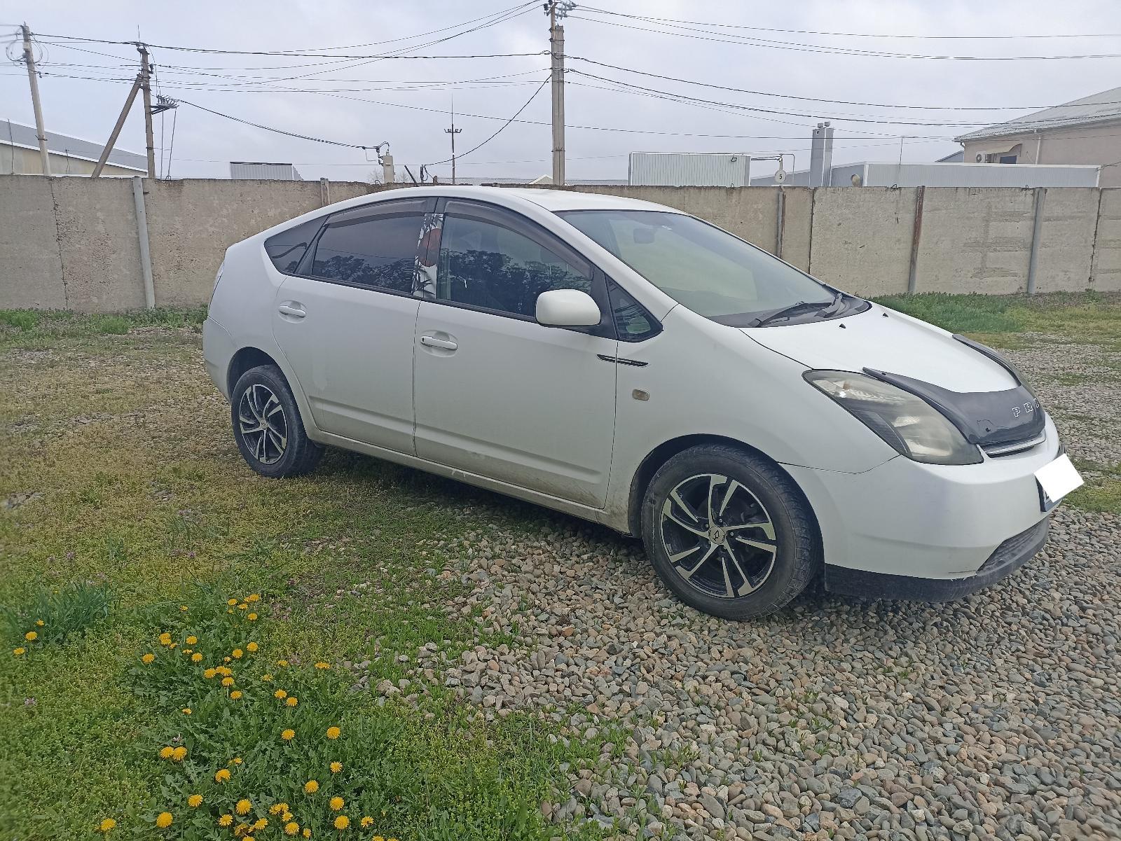 Toyota Prius - фото 2