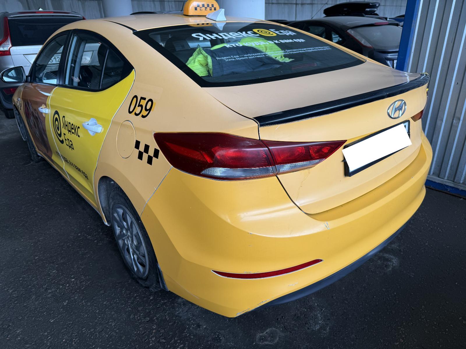 Hyundai Elantra - фото 3