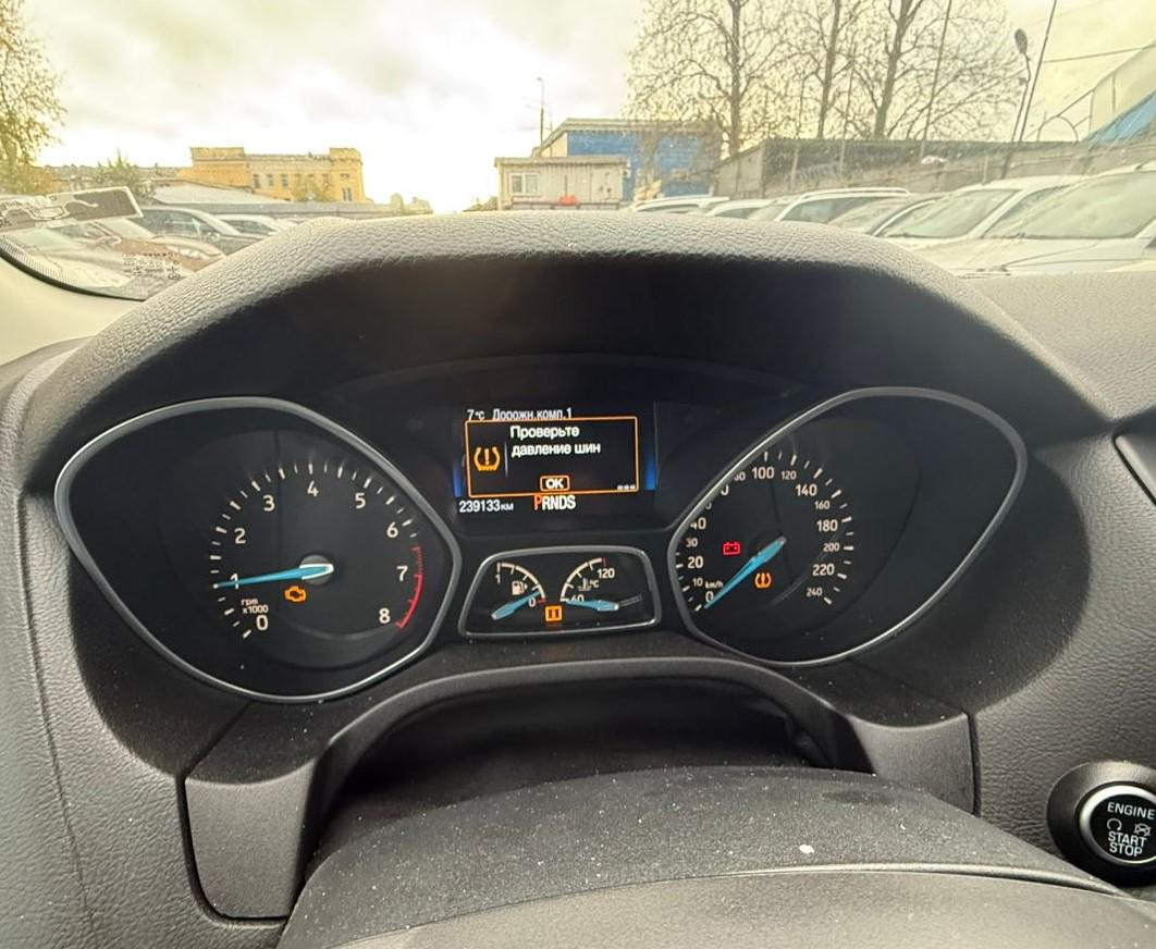 Ford Focus - фото 6