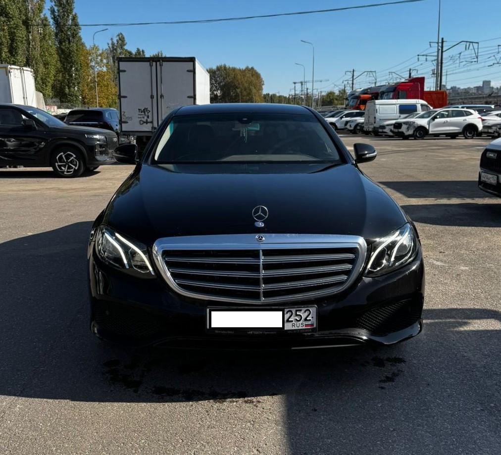 Mercedes-Benz E-Class - фото 1
