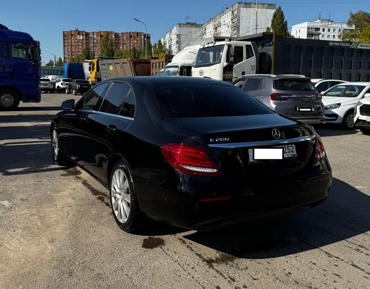 Mercedes-Benz E-Class - фото 4