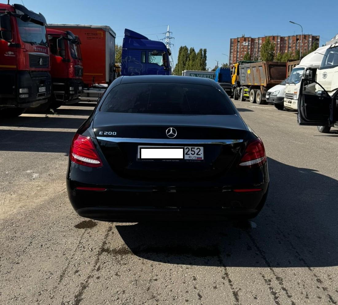 Mercedes-Benz E-Class - фото 6