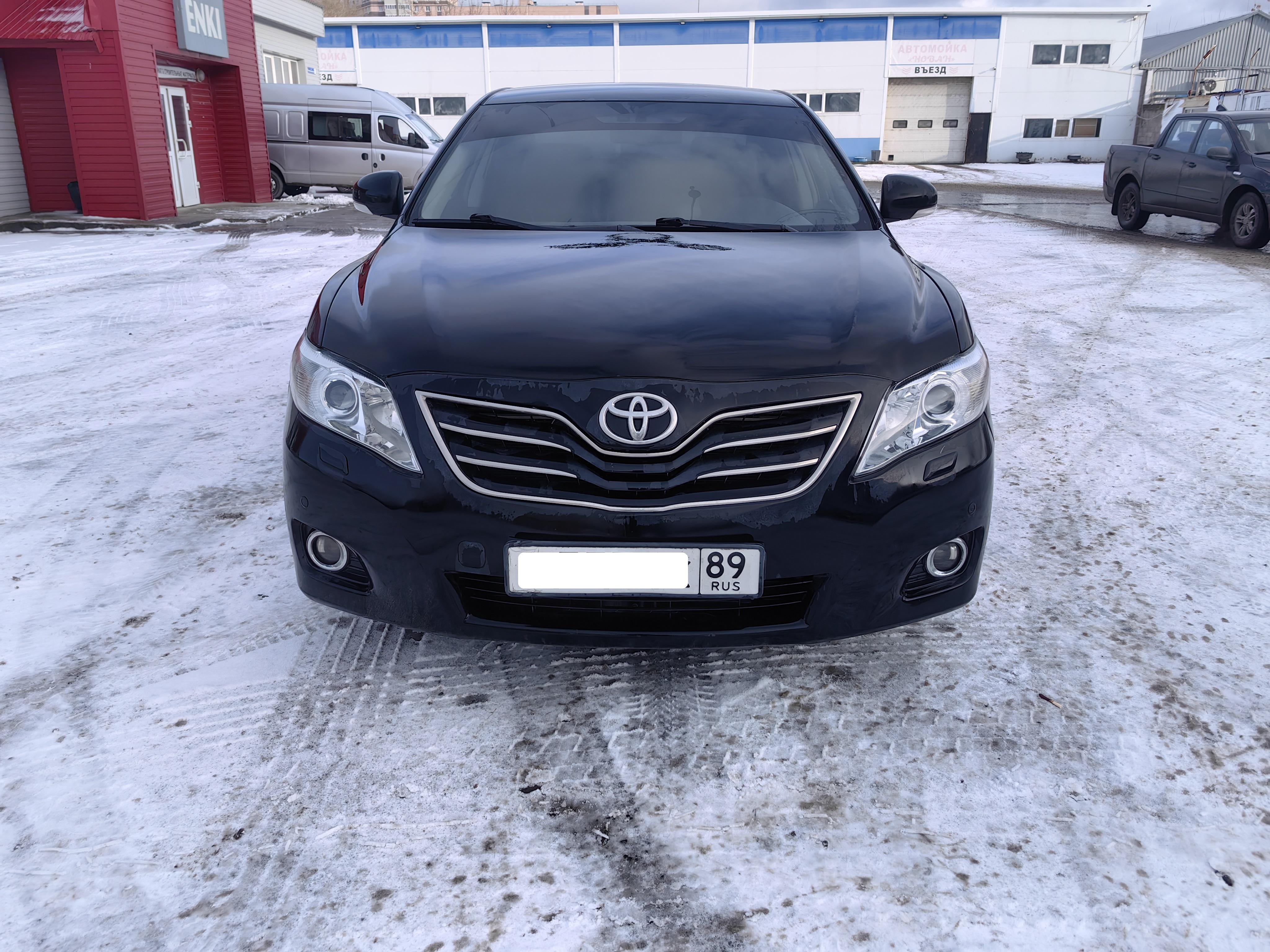 Toyota Camry - фото 1