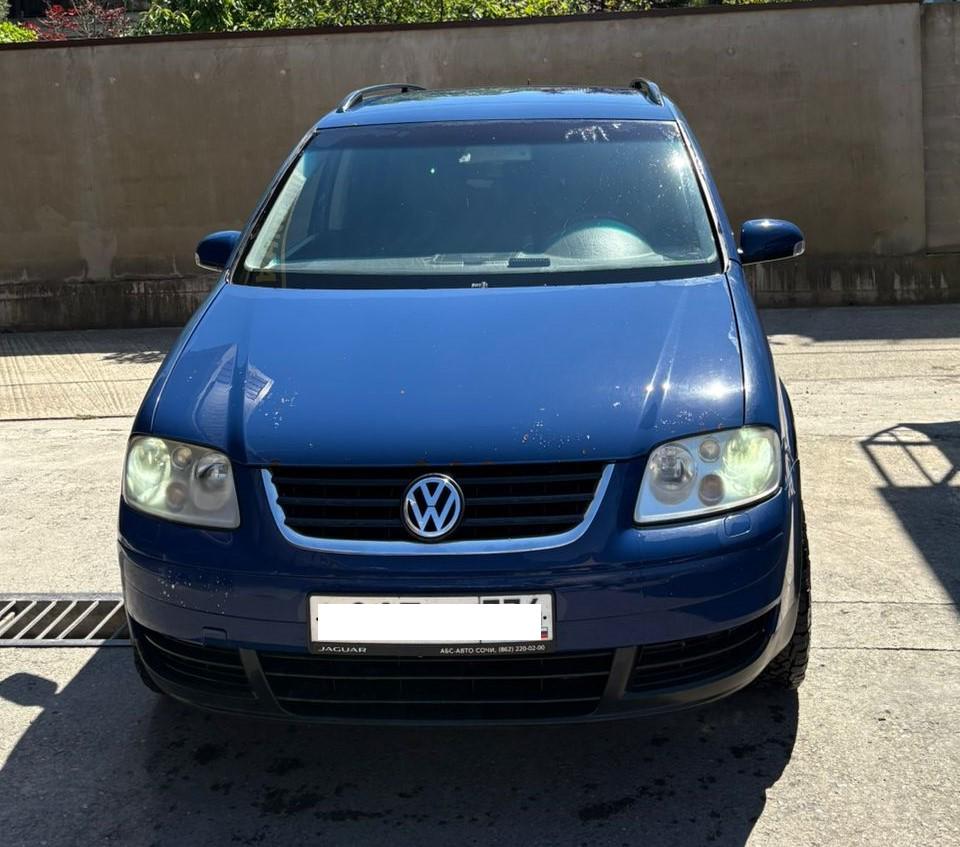 Volkswagen Touran - фото 1