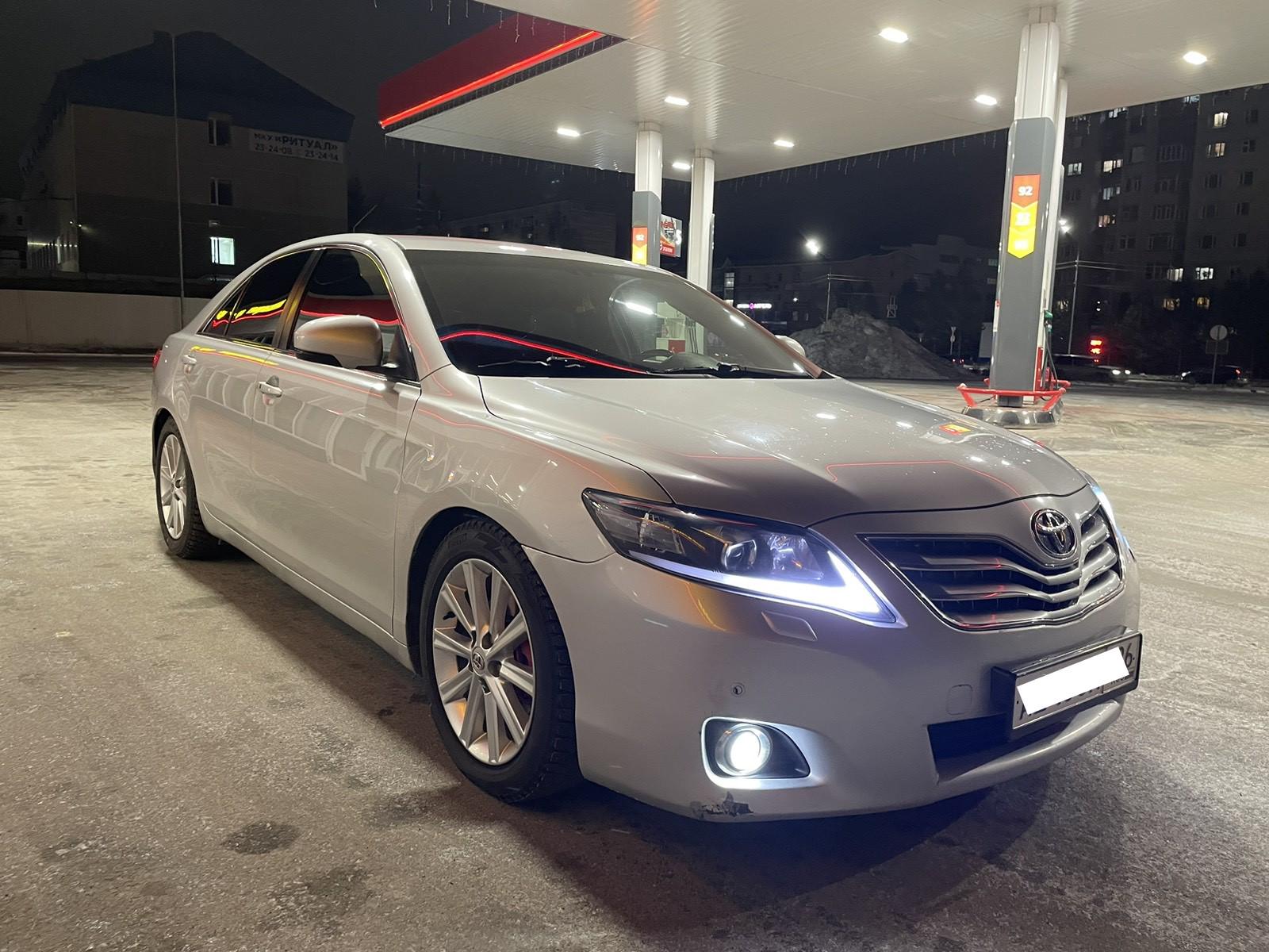 Toyota Camry - фото 2